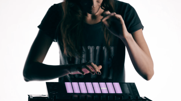 De Laurentis, Ring My Bell, The Voice