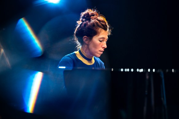 Rouge, le nouveau projet de la pianiste Madeleine Cazenave vaut le détour