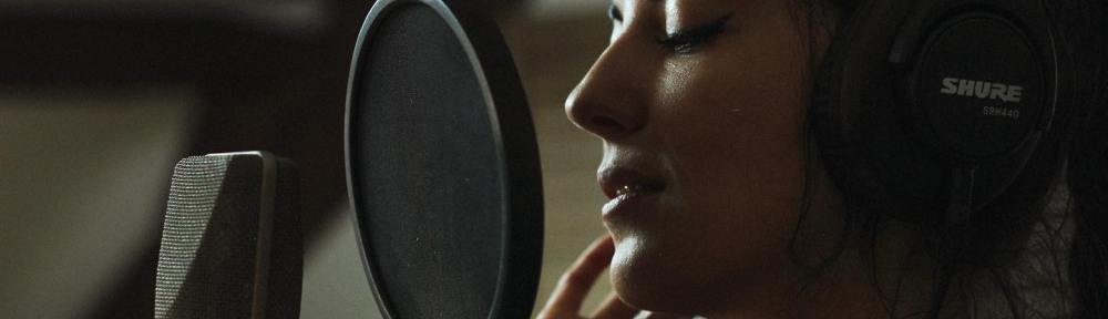 ALBA, un talent fou, à découvrir avec le clip de Range-Toi