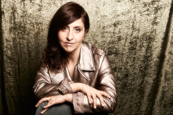 Abyr sort un hymne rassembleur Je suis ton voisin - Dans la tête des filles